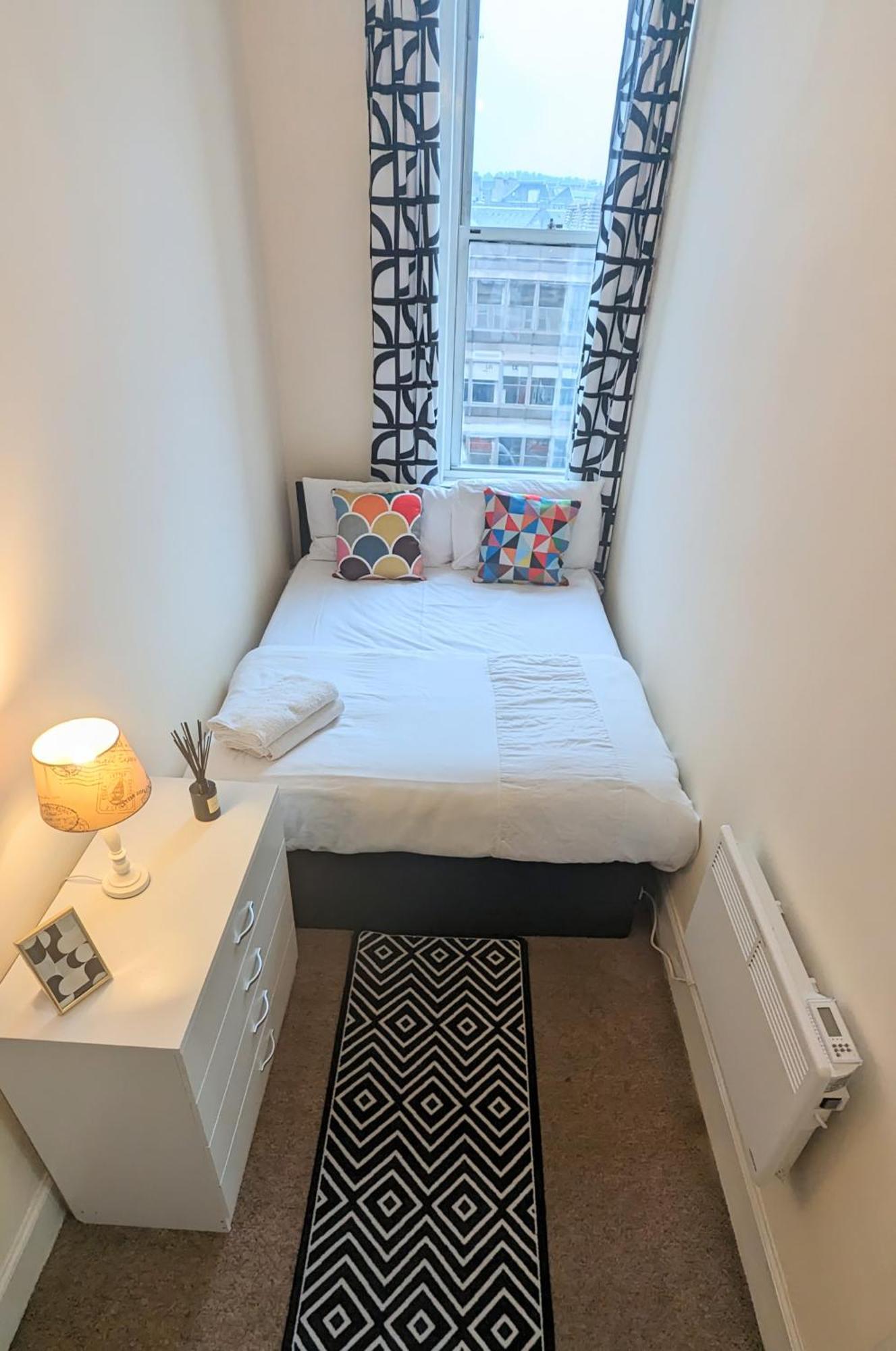Edinburgh City Center Haymarket Double Room Edimburgo Exterior foto